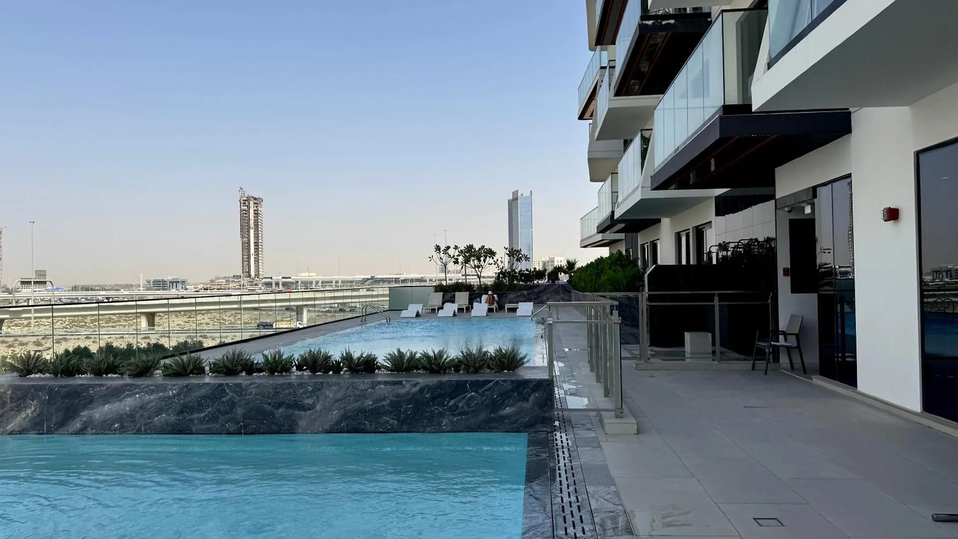 Modern 1Br Apartment - Jvc - Wifi - Pool - Gym Dubai